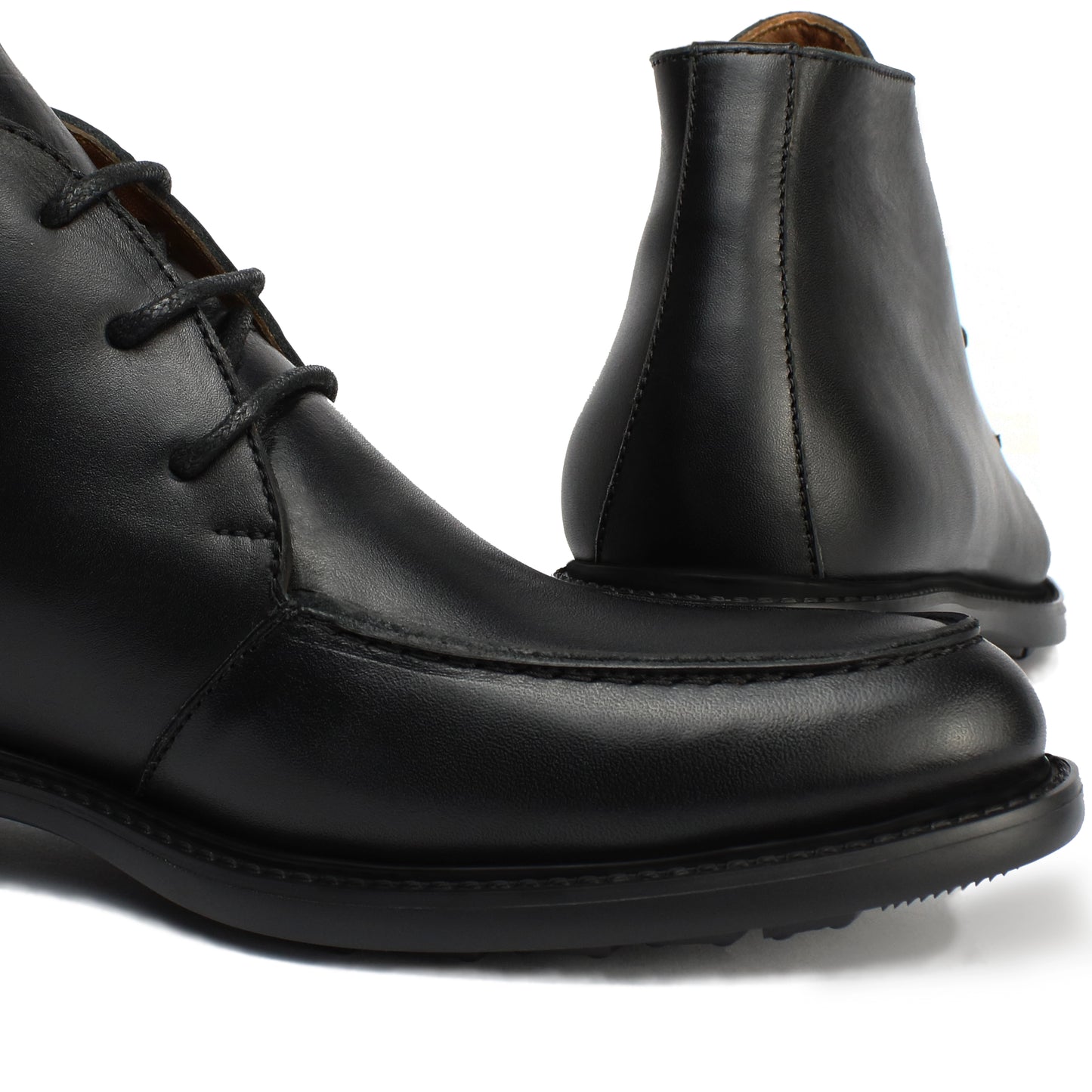 042 BOTTINE EN CUIR NOIR