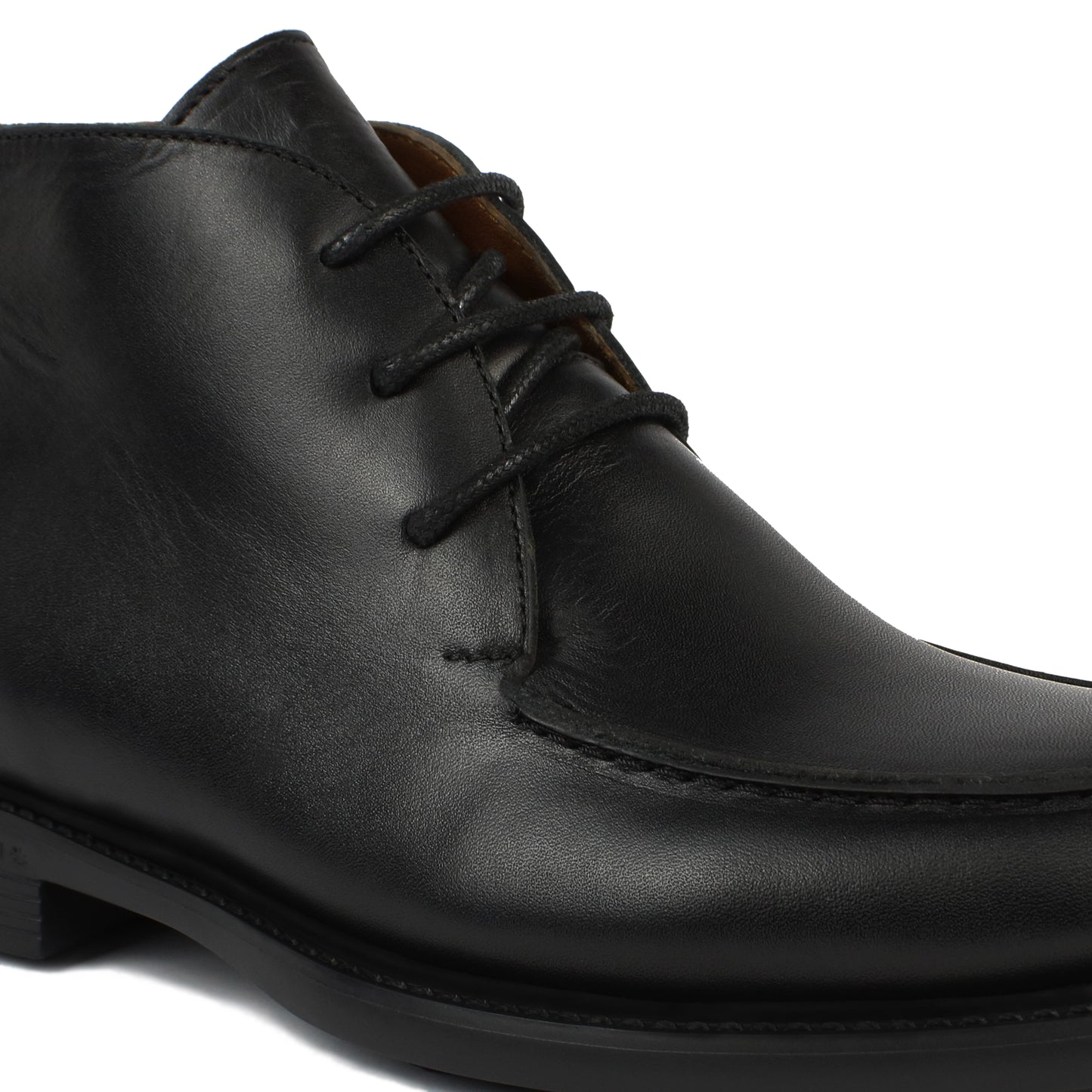 042 BOTTINE EN CUIR NOIR